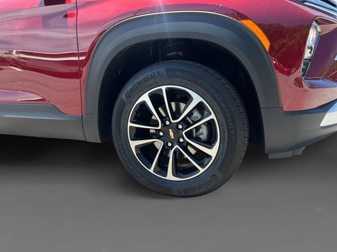Used 2025 Chevrolet TrailBlazer LT AWD/4WD image 16