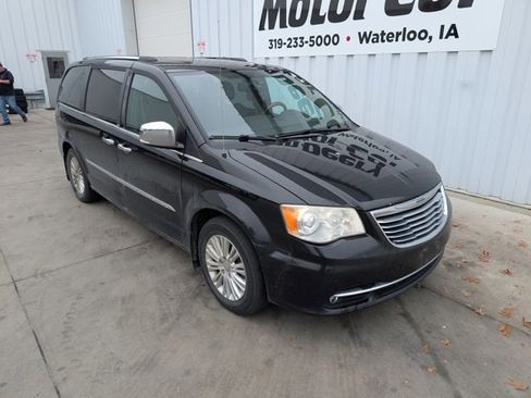 Used 2013 Chrysler Town & Country Limited w/ Luxury Group image 7