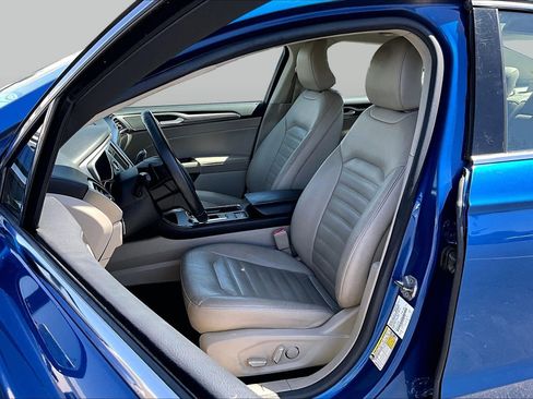 Used 2017 Ford Fusion SE w/ Fusion SE Technology Package FWD image 18