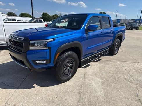 Used 2025 Nissan Frontier PRO-4X AWD/4WD image 3