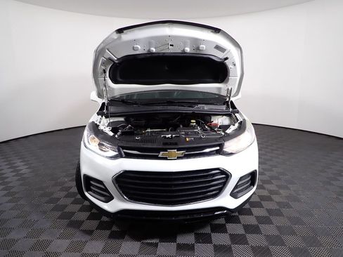 Used 2018 Chevrolet Trax LT w/ LT Convenience Package FWD image 39
