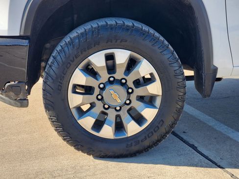 Used 2024 Chevrolet Silverado 2500 Custom w/ Custom Value Package image 11