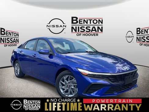 Used 2025 Hyundai Elantra Hybrid FWD image 1