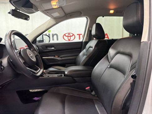Used 2025 Nissan Pathfinder SL AWD/4WD image 22