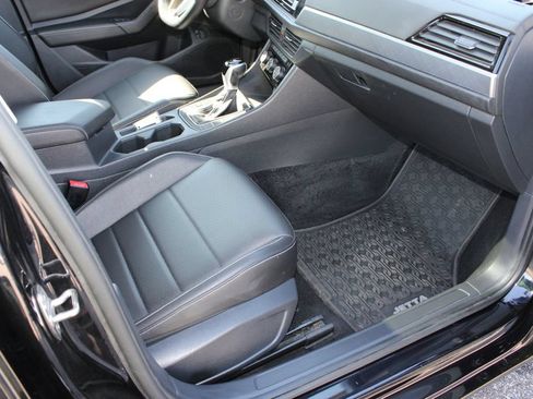 Used 2024 Volkswagen Jetta SE w/ Panoramic Sunroof Package FWD image 6