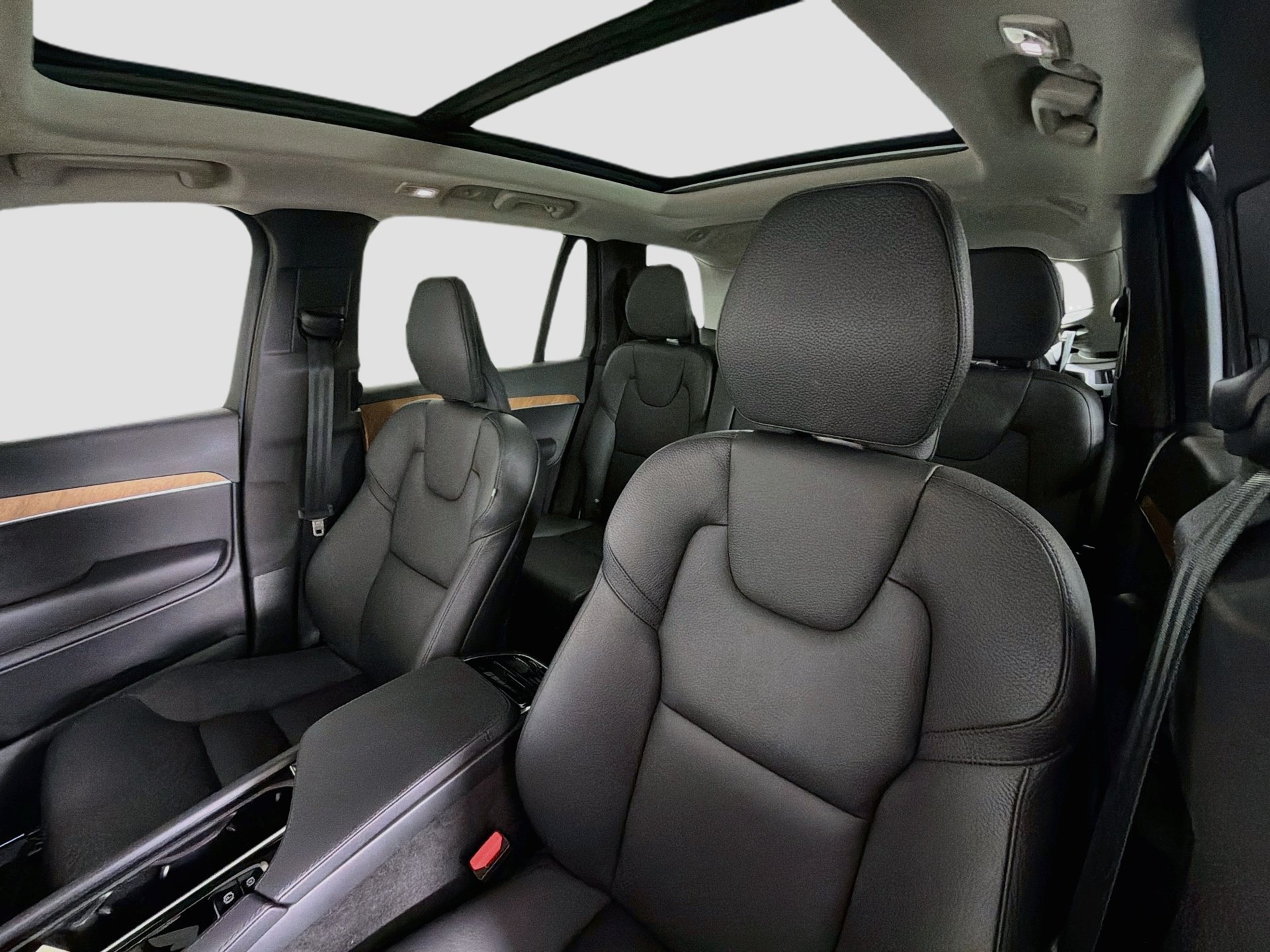 Certified 2024 Volvo XC90 T8 Plus AWD/4WD image 22