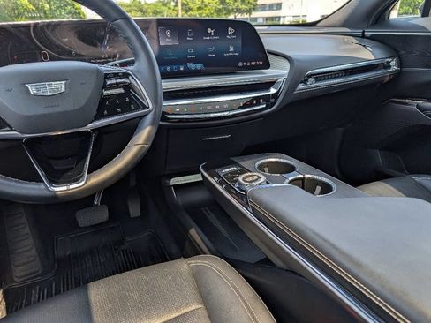Used 2024 Cadillac Lyriq Luxury AWD/4WD image 24