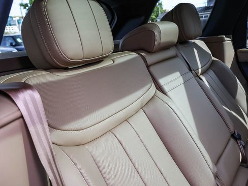 New 2026 Land Rover Range Rover SE image 21