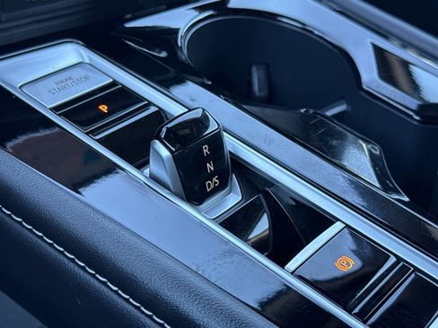 Used 2025 Volkswagen Atlas Cross Sport SE image 18