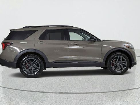 Used 2026 Ford Explorer ST-Line w/ ST-Line Street Pack AWD/4WD image 7