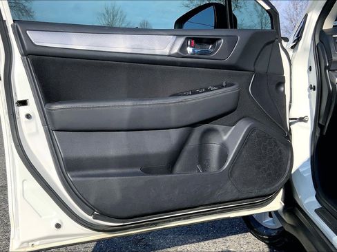 Used 2018 Subaru Outback 2.5i Premium image 20