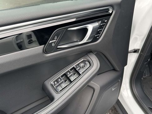 Certified 2025 Porsche Macan Turbo AWD/4WD image 18