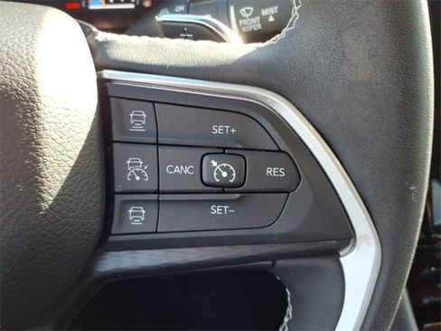 Certified 2023 Jeep Grand Cherokee L Laredo image 21