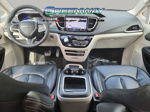 Used 2022 Chrysler Pacifica Touring-L AWD/4WD image 11