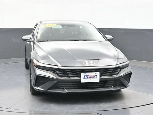 Used 2025 Hyundai Elantra Hybrid FWD image 21