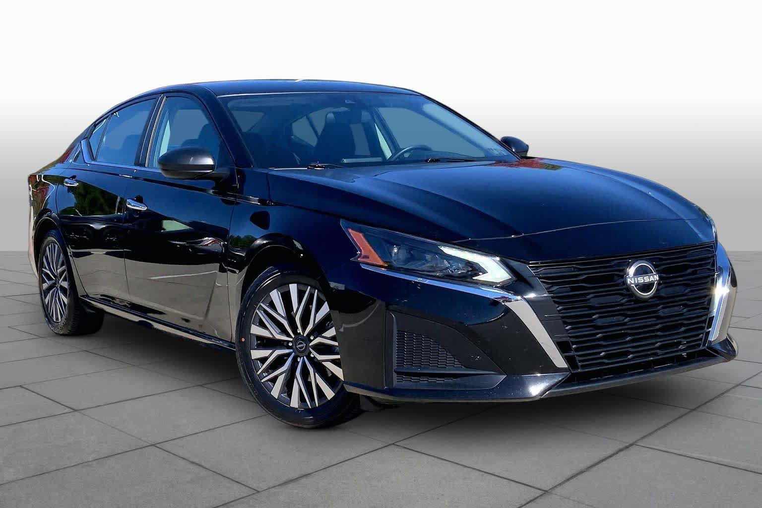 Used 2025 Nissan Altima 2.5 SV FWD image 3