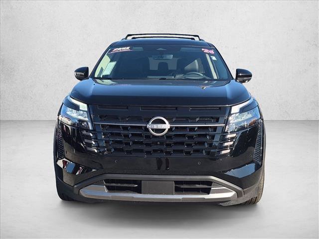 Used 2026 Nissan Pathfinder Platinum FWD image 2