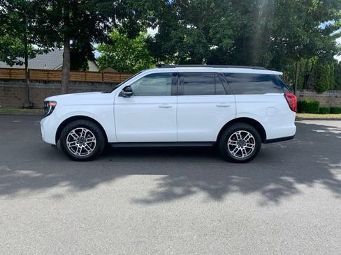 Certified 2025 Ford Expedition Active AWD/4WD image 2