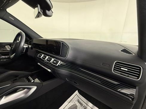 Used 2025 Mercedes-Benz GLS 580 4MATIC image 31