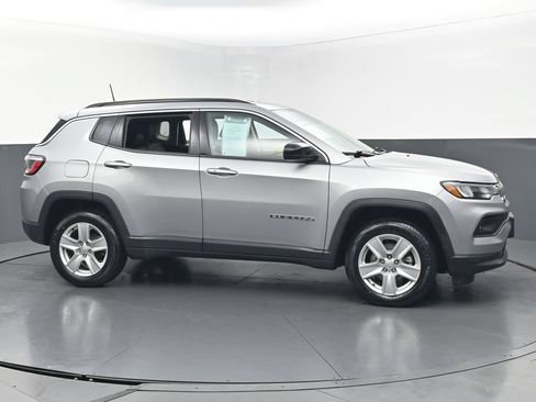 Used 2022 Jeep Compass Latitude w/ Convenience Group AWD/4WD image 47