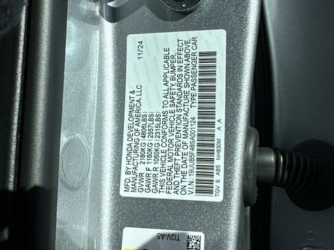 Certified 2025 Acura TLX w/ Technology Package image 31