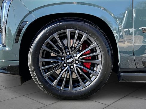 Used 2025 Cadillac Escalade V w/ LPO, Floor Liner Package image 10