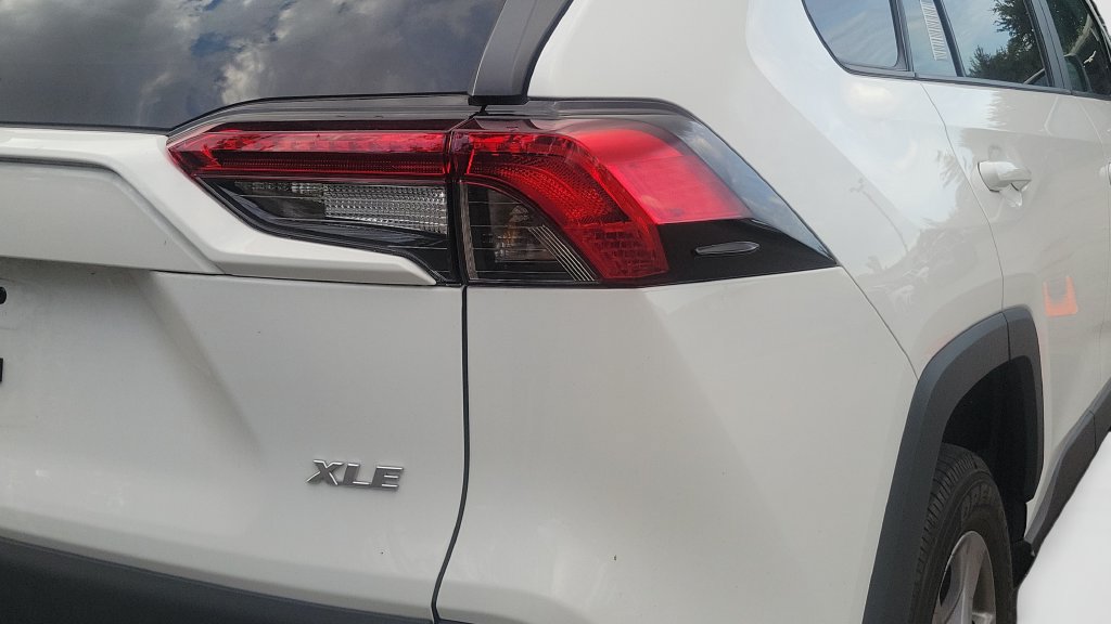 Used 2023 Toyota RAV4 XLE FWD image 7