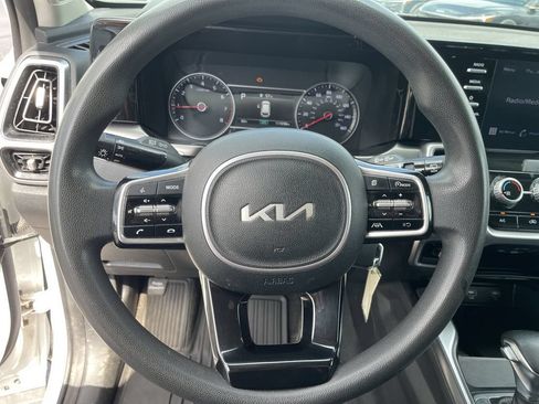 Used 2022 Kia Sorento LX AWD/4WD image 14