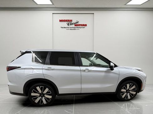 Used 2025 Mitsubishi Outlander AWD image 6