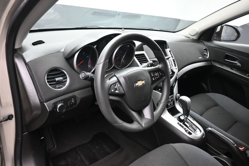 Used 2016 Chevrolet Cruze LT w/ Enhanced Safety Package FWD image 13