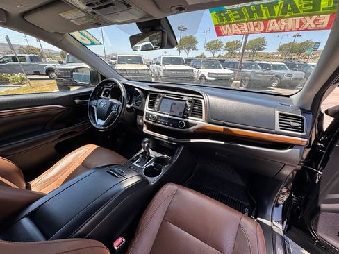 Used 2018 Toyota Highlander Limited AWD/4WD image 33