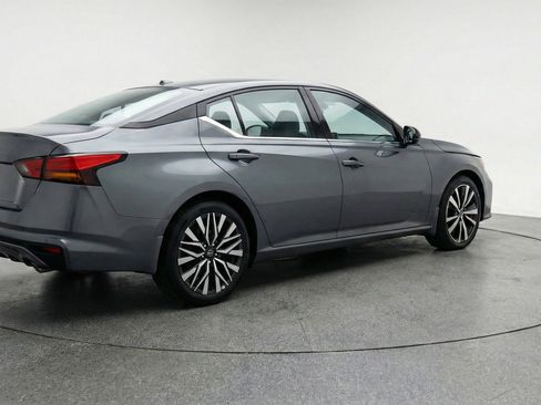 Used 2025 Nissan Altima 2.5 SV image 9