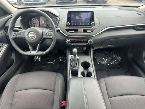 Used 2025 Nissan Altima 2.5 S FWD image 12