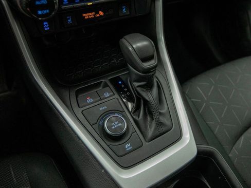 Used 2022 Toyota RAV4 XLE w/ XLE Grade Weather Package AWD/4WD image 20