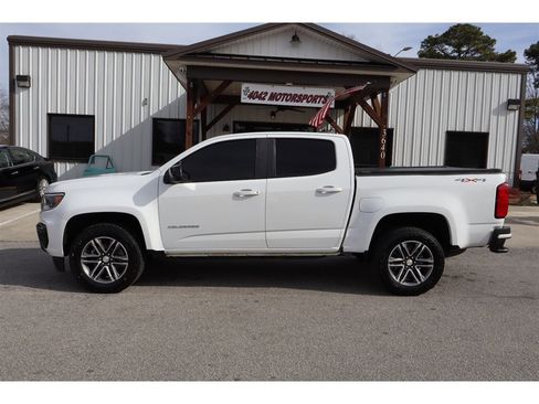 Used 2021 Chevrolet Colorado W/T w/ Custom Special Edition image 2