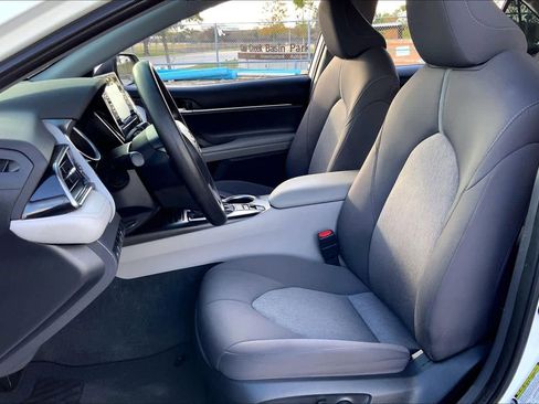 Used 2022 Toyota Camry LE image 7