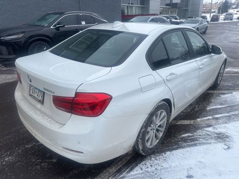 Used 2017 BMW 320i xDrive Sedan image 13