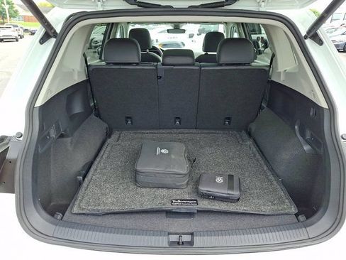Certified 2024 Volkswagen Tiguan SE w/ Panoramic Sunroof Package AWD/4WD image 34