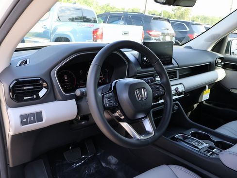 New 2025 Honda Pilot EX-L image 14
