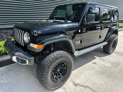 Used 2021 Jeep Wrangler Unlimited Sahara AWD/4WD image 7
