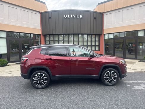 Used 2022 Jeep Compass Limited image 8