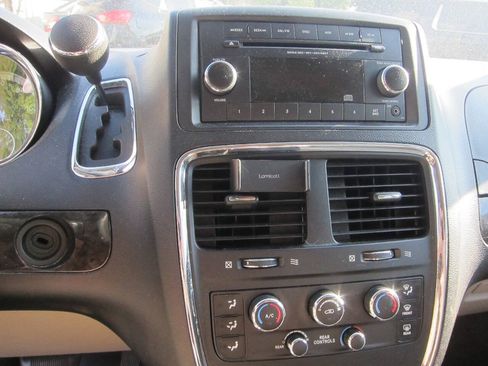 Used 2017 Dodge Grand Caravan SE w/ Power Window Group FWD image 12