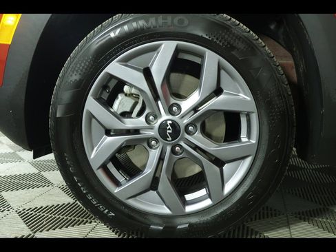 Used 2024 Kia Seltos S image 10