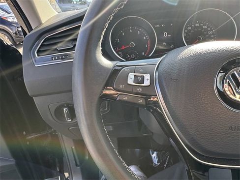 Used 2021 Volkswagen Tiguan SE image 27