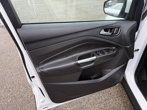 Used 2016 Ford Escape SE w/ Equipment Group 201A FWD image 11