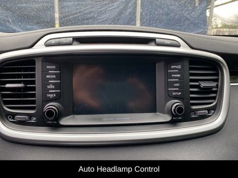 Used 2017 Kia Sorento LX w/ LX Convenience Package image 12