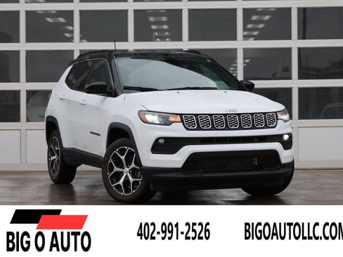 Used 2025 Jeep Compass Limited AWD/4WD image 1