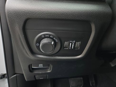 Used 2024 Jeep Grand Cherokee L Altitude AWD/4WD image 16