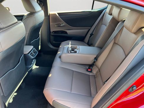 New 2025 Lexus ES 300h w/ Premium Package image 8