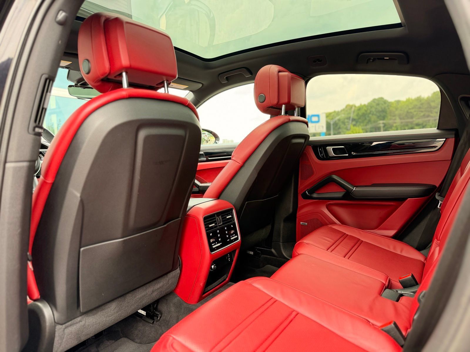 Used 2021 Porsche Cayenne Coupe AWD/4WD image 34